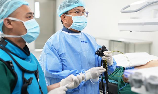 Người phụ nữ 53 tuổi mắc ung thư đại tràng giai đoạn 4 thừa nhận sai lầm này khi bị táo bón - Ảnh 1.