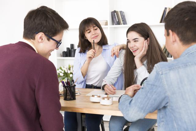 Muốn được người khác quý mến, hãy rèn 5 thói quen của người có EQ cao - Ảnh 1.