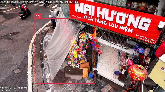 H&agrave; Nội: C&ocirc;ng bố 1.872 trường hợp bị 'phạt nguội' do lấn chiếm vỉa h&egrave; tr&aacute;i ph&eacute;p - Ảnh 1.