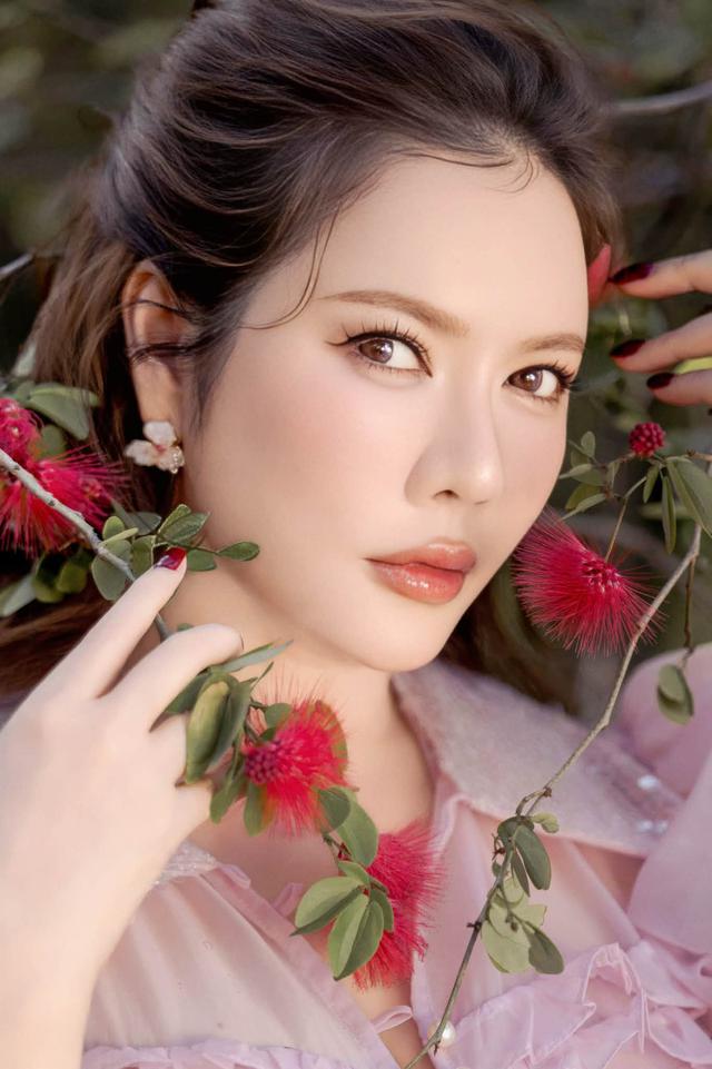 Lý Nhã Kỳ khoe sắc vóc ở tuổi ngoài 40 - Ảnh 3.