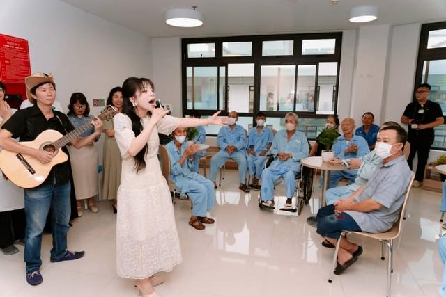 'Kh&uacute;c ca Blouse trắng': H&agrave;nh tr&igrave;nh chữa l&agrave;nh từ tr&aacute;i tim tại bệnh viện Bạch Mai cơ sở Ninh B&igrave;nh - Ảnh 3.