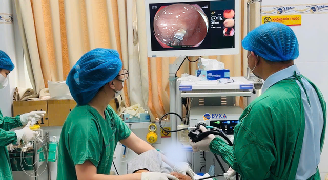 B&eacute; trai 5 tuổi nuốt nam ch&acirc;m, cảnh b&aacute;o nguy cơ h&oacute;c, nuốt dị vật ở trẻ nhỏ - Ảnh 1.