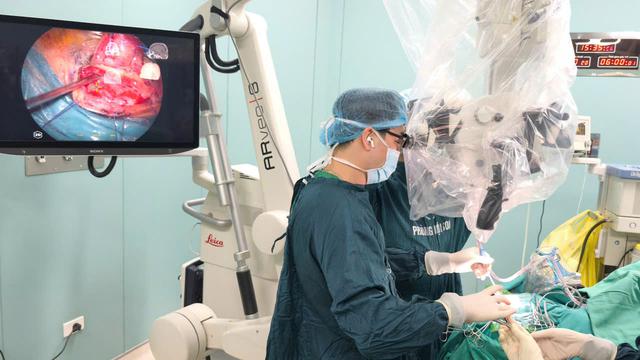 Đau đầu nhiều năm, người đ&agrave;n &ocirc;ng 53 tuổi đi kh&aacute;m ph&aacute;t hiện u tuyến y&ecirc;n - Ảnh 1.
