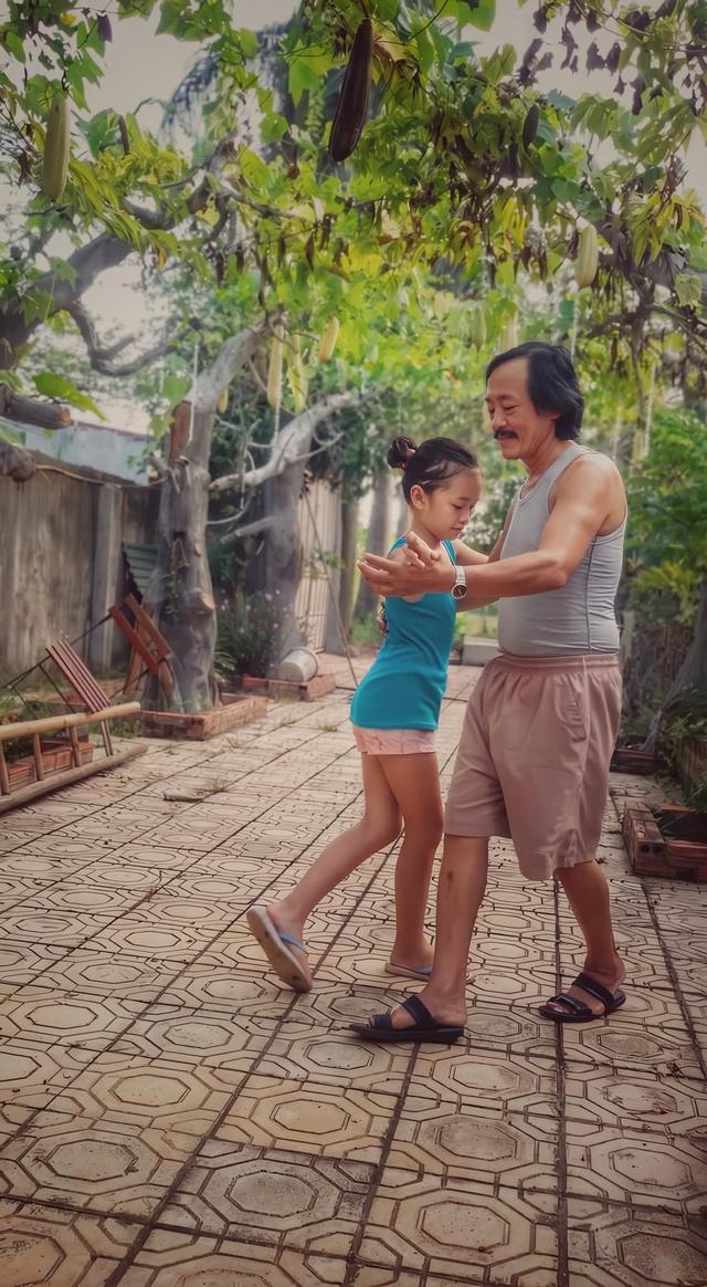 D&ograve;ng trạng th&aacute;i g&acirc;y ch&uacute; &yacute; của con trai cố nghệ sĩ Giang C&ograve;i - Ảnh 1.