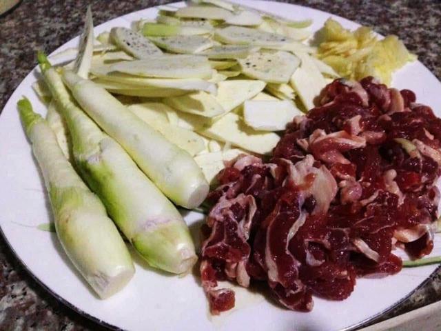 Thứ củ chỉ xuất hiện v&agrave;i tuần trong năm, đem x&agrave;o c&ugrave;ng thịt b&ograve; gi&ograve;n ngọt, cả nh&agrave; ăn hết nồi cơm - Ảnh 5.
