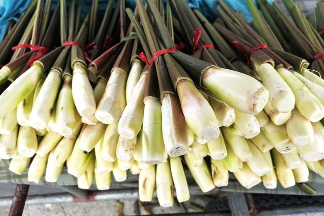 Thứ củ chỉ xuất hiện v&agrave;i tuần trong năm, đem x&agrave;o c&ugrave;ng thịt b&ograve; gi&ograve;n ngọt, cả nh&agrave; ăn hết nồi cơm - Ảnh 3.