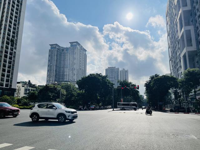 Thời tiết Hà Nội 3 ngày tới: Nắng nóng ở miền Bắc còn kéo dài, Thủ đô mức nhiệt cao nhất bao nhiêu? - Ảnh 1.