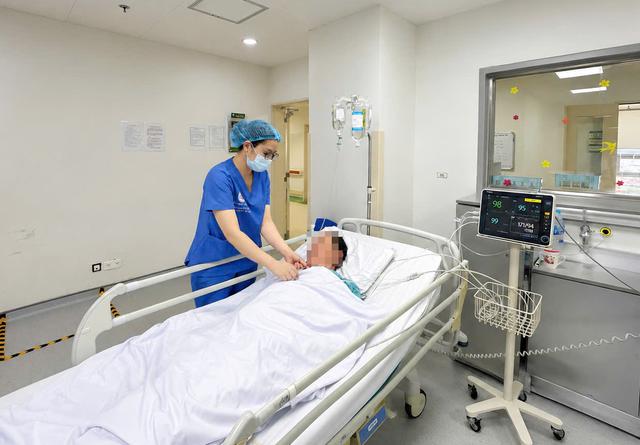Uống mật cá "bổ gan", "tăng cường sức khỏe", người đàn ông 49 tuổi bị tổn thương gan nghiêm trọng - Ảnh 2.