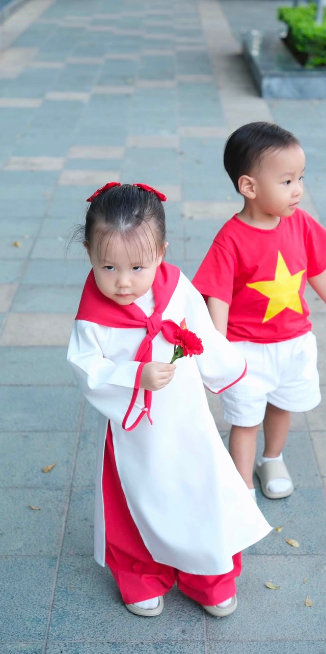 Cặp song sinh nh&agrave; Phương Oanh c&oacute; t&iacute;nh c&aacute;ch tr&aacute;i ngược - Ảnh 4.