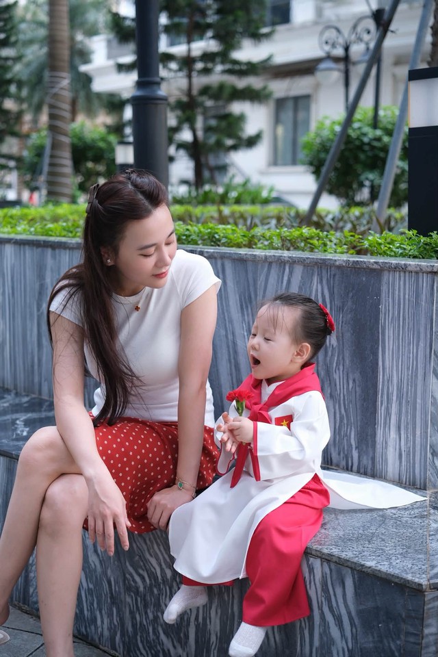 Cặp song sinh nh&agrave; Phương Oanh c&oacute; t&iacute;nh c&aacute;ch tr&aacute;i ngược - Ảnh 7.
