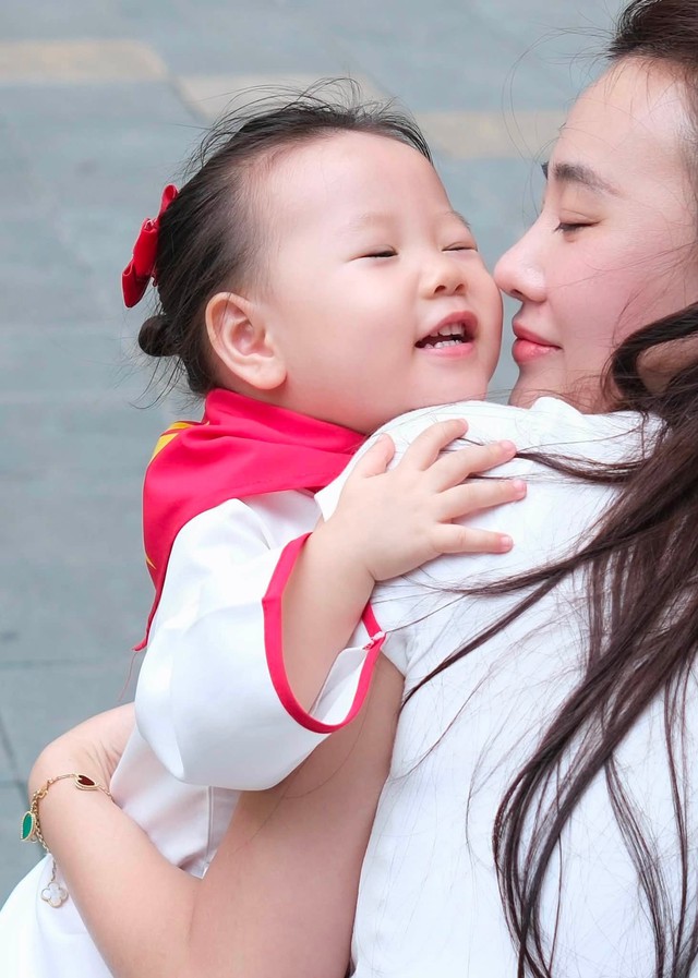 Cặp song sinh nh&agrave; Phương Oanh c&oacute; t&iacute;nh c&aacute;ch tr&aacute;i ngược - Ảnh 6.