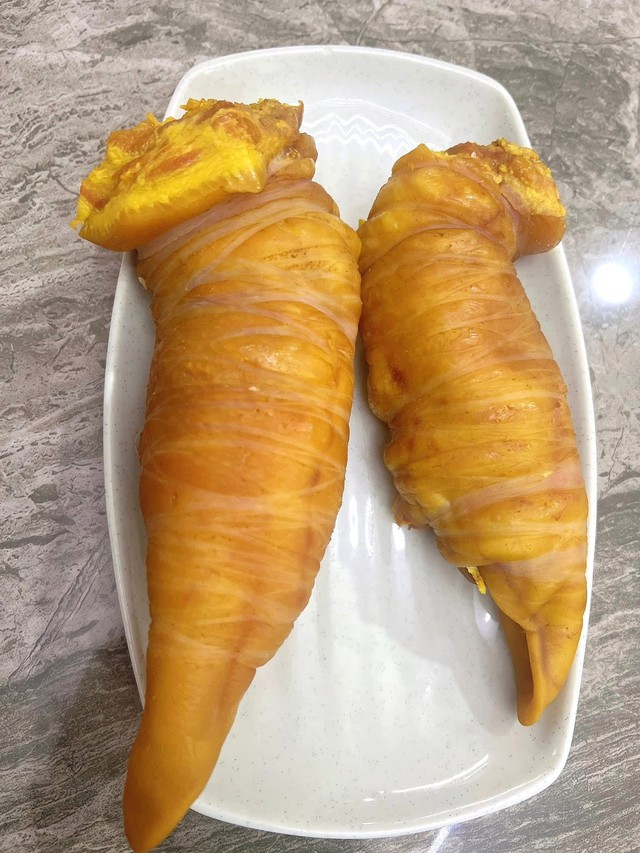 C&aacute;ch l&agrave;m tai heo cuộn bắp gi&ograve; ủ muối đổi vị cho m&acirc;m cơm ng&agrave;y nghỉ lễ 2/9 - Ảnh 4.