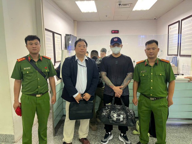 H&agrave; Nội Bắt giữ đối tượng lừa đảo 10 triệu USD , b&agrave;n giao cho H&agrave;n Quốc - Ảnh 1.