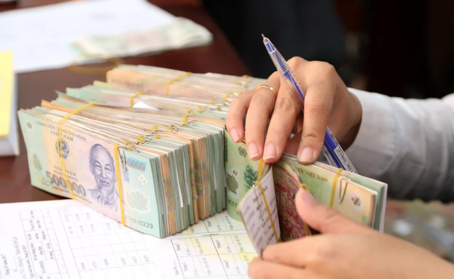 Từ hôm nay (10/9), chậm trả lương nhân viên lãnh đạo có thể bị phạt đến 100 triệu đồng - Ảnh 1.