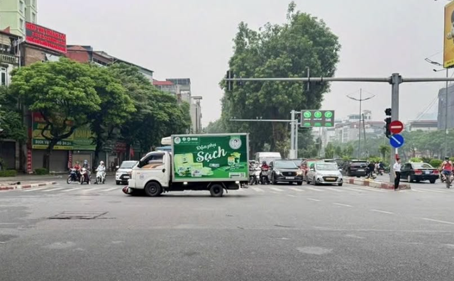 Hà Nội: Tìm nhân chứng vụ tai nạn giao thông xảy ra tại khu vực ngã tư Láng - Nguyễn Chí Thanh - Ảnh 1.