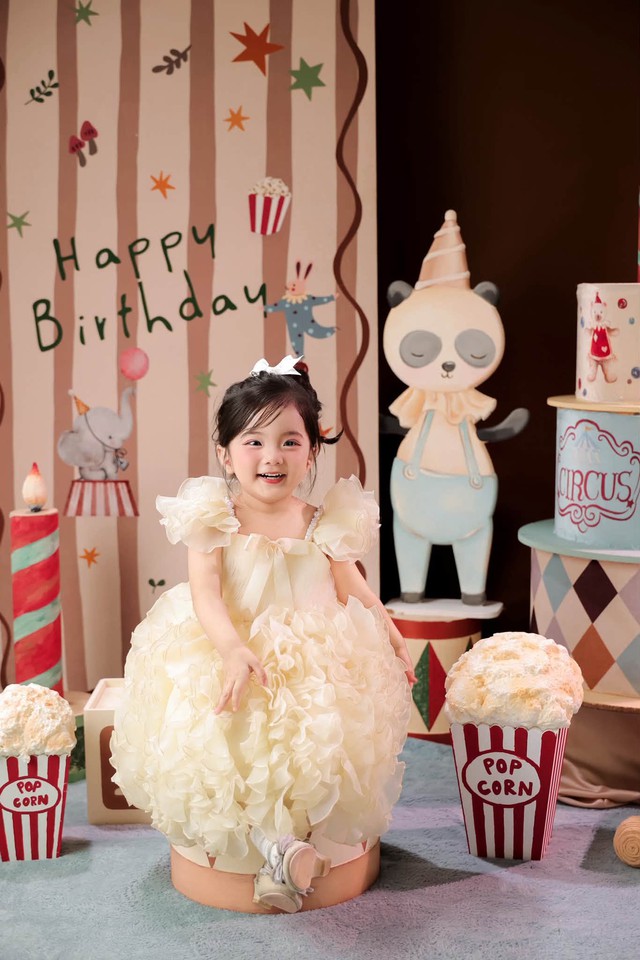 Lisa - con g&aacute;i Kh&aacute;nh Thi 'đốn tim' kh&aacute;n giả ở tuổi l&ecirc;n 3 - Ảnh 3.