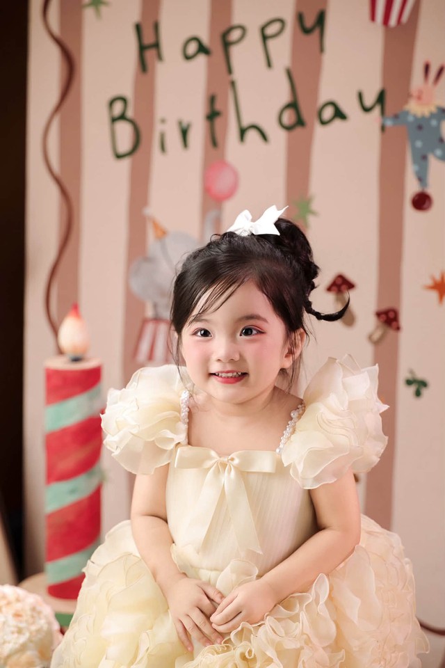 Lisa - con g&aacute;i Kh&aacute;nh Thi 'đốn tim' kh&aacute;n giả ở tuổi l&ecirc;n 3 - Ảnh 7.