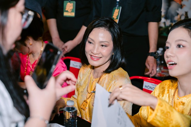 Tuổi U70 của Hồng Đ&agrave;o: 'L&ecirc;n hương' phim ảnh, cuộc sống nhẹ nh&agrave;ng - Ảnh 3.