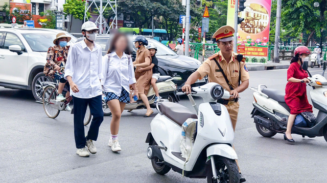 Hà Nội: Xử lý hơn 1.200 trường hợp vi phạm giao thông liên quan đến học sinh - Ảnh 1.