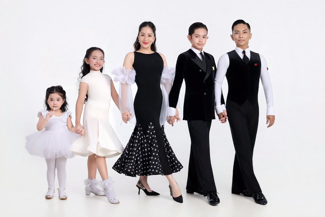 Khánh Thi cảm thán ngày xưa Phan Hiển như 'cậu nhóc còn trẻ con' - Ảnh 8.