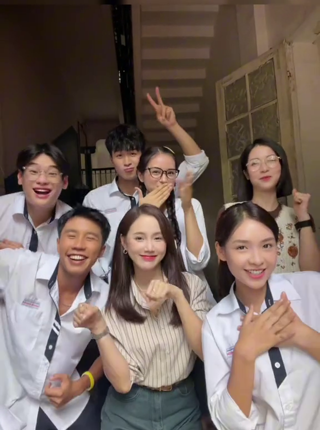 M&ugrave;a h&egrave; năm ấy: D&agrave;n diễn vi&ecirc;n thời học sinh v&agrave; hiện tại hội ngộ - Ảnh 1.