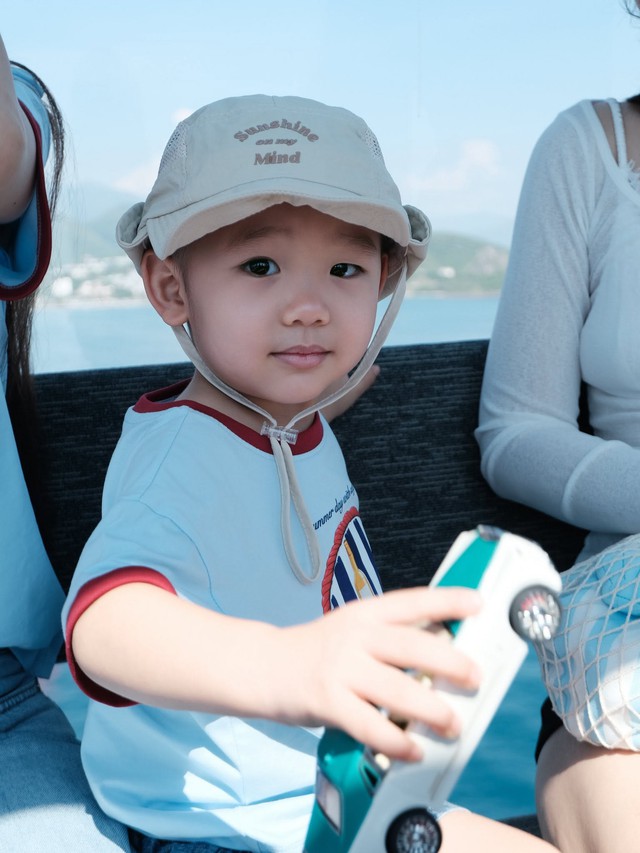 Con trai 3 tuổi của Minh Hằng v&agrave; chồng doanh nh&acirc;n - Ảnh 5.