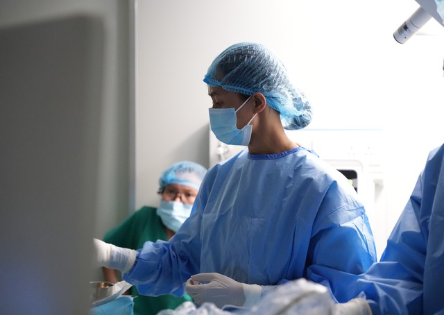 Mệt mỏi, rụng tóc: Người phụ nữ 34 tuổi bất ngờ phát hiện ung thư tuyến giáp - Ảnh 1.