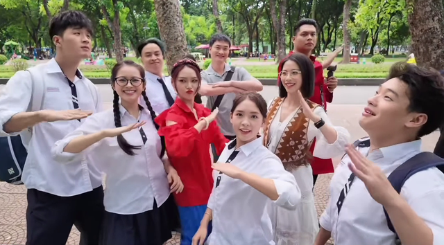 M&ugrave;a h&egrave; năm ấy: D&agrave;n diễn vi&ecirc;n thời học sinh v&agrave; hiện tại hội ngộ - Ảnh 3.