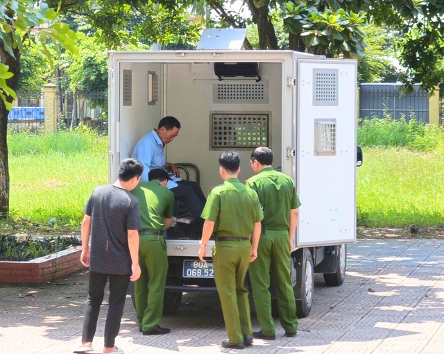 Người đ&agrave;n &ocirc;ng 67 tuổi ra đầu th&uacute; sau 40 năm trốn truy n&atilde; - Ảnh 2.