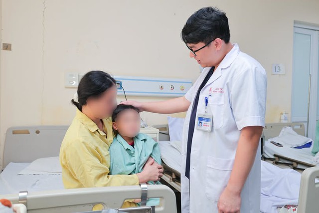 Bé trai 5 tuổi rách bao quy đầu do bàn đạp máy tập thể dục ngoài trời - Ảnh 1.