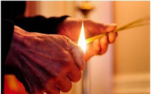C&aacute;ch thay đồ b&agrave;n thờ rước lộc b&igrave;nh an, số ng&agrave;y thắp hương v&agrave; trang thiết bị b&agrave;n thờ Phật - Ảnh 2.