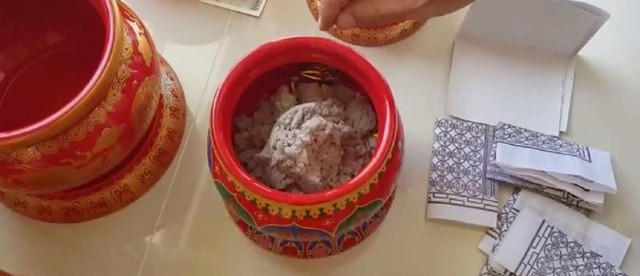 &Yacute; nghĩa 3 n&eacute;n hương tr&ecirc;n b&agrave;n thờ v&agrave; lưu &yacute; khi xử l&yacute; b&aacute;t hương cũ - Ảnh 2.