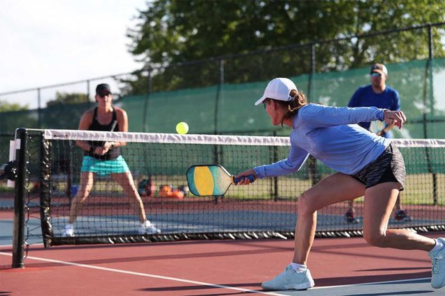 Pickleball trở th&agrave;nh m&ocirc;n thể thao 'quốc d&acirc;n': Sức h&uacute;t từ Giải Văn ho&aacute; Việt 2026 v&agrave; 6 điều cần lưu &yacute; để kh&ocirc;ng chấn thương - Ảnh 1.