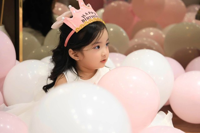 Lisa - con g&aacute;i &uacute;t nh&agrave; Kh&aacute;nh Thi được v&iacute; l&agrave; c&ocirc;ng ch&uacute;a đời thực - Ảnh 2.