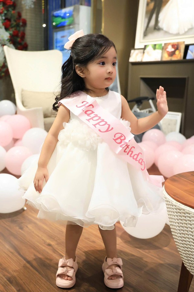 Lisa - con g&aacute;i &uacute;t nh&agrave; Kh&aacute;nh Thi được v&iacute; l&agrave; c&ocirc;ng ch&uacute;a đời thực - Ảnh 7.