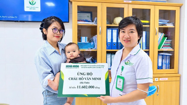 Bé trai bị bỏ rơi trước cổng chùa nhận hơn 11 triệu đồng để phẫu thuật dị tật - Ảnh 1.