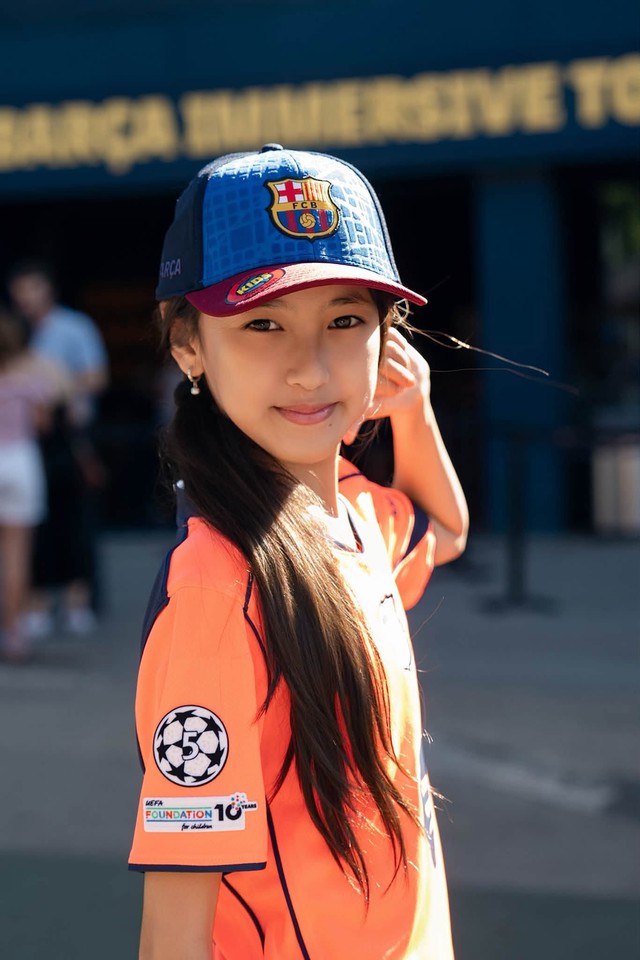 Con g&aacute;i H&agrave; Kiều Anh m&ecirc; b&oacute;ng đ&aacute;, bơi lội - Ảnh 3.