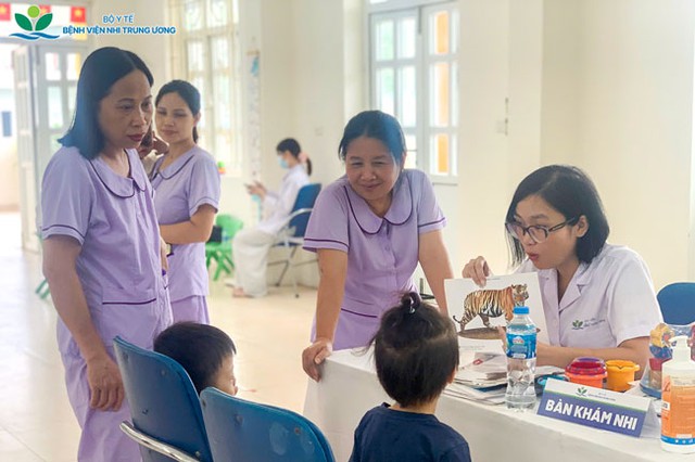 Hà Nội: Hơn 2,2 triệu học sinh mầm non, học sinh phổ thông được khám sức khỏe miễn phí trước thềm năm học mới - Ảnh 1.