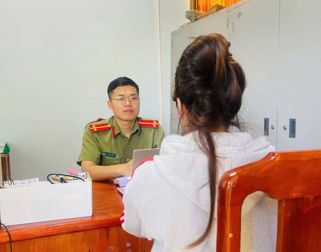 Cắt ghép hình ảnh sách giáo khoa để câu view: Một phụ nữ Bắc Ninh bị xử phạt - Ảnh 2.