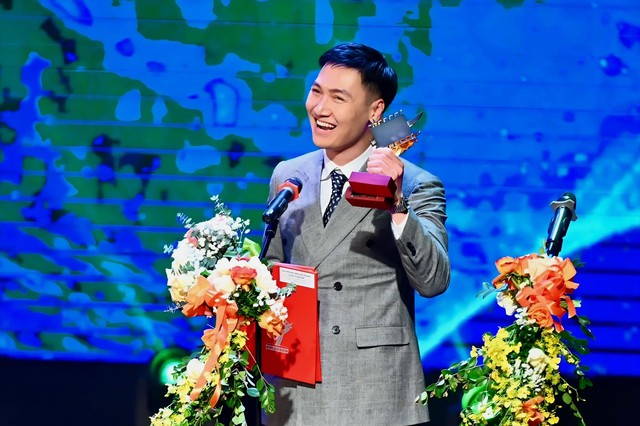 Mạnh Trường ở tuổi 41 - Ảnh 3.