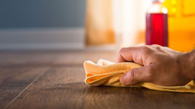 Khám phá ngay mẹo lau sàn gỗ sạch lâu giữ cho ngôi nhà bạn luôn tinh tươm, sáng bóng - Ảnh 2.