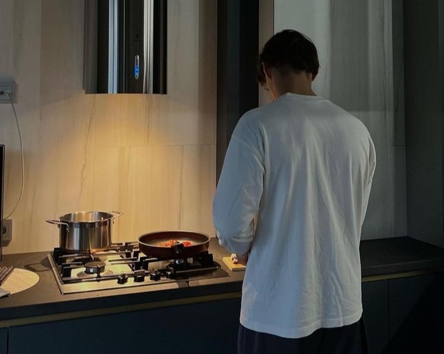 Tưởng cưới vợ gi&agrave;u l&agrave; sung sướng, con rể sốc khi bị mẹ vợ đuổi khỏi nh&agrave; sau 1 lần v&agrave;o bếp - Ảnh 1.
