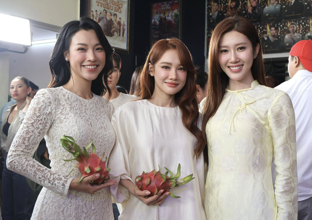 Nh&atilde; Phương xuất hiện một m&igrave;nh g&acirc;y ch&uacute; &yacute; - Ảnh 1.