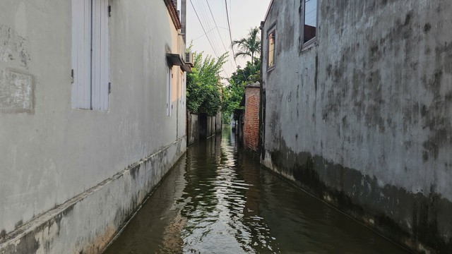 Hiện trạng cuộc sống người d&acirc;n th&ocirc;n ven s&ocirc;ng T&iacute;ch sau 1 tuần ngập lũ 2026 - Ảnh 5.