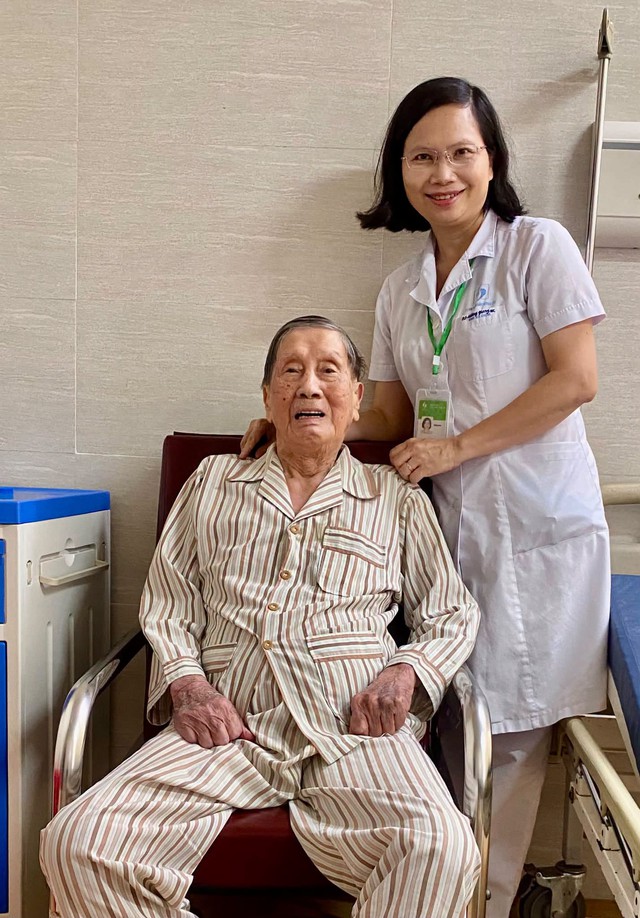 Con gái nhạc sĩ Phạm Tuyên chia sẻ tình trạng sức khỏe của bố trước Tết Trung thu - Ảnh 1.