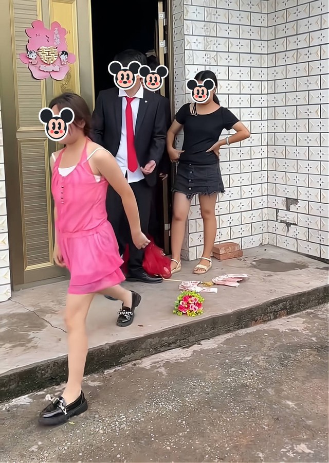 Cận giờ cưới, c&ocirc; d&acirc;u cởi v&aacute;y cưới bỏ đi khi biết danh t&iacute;nh người ch&uacute; rể chọn l&agrave;m ph&ugrave; d&acirc;u - Ảnh 2.
