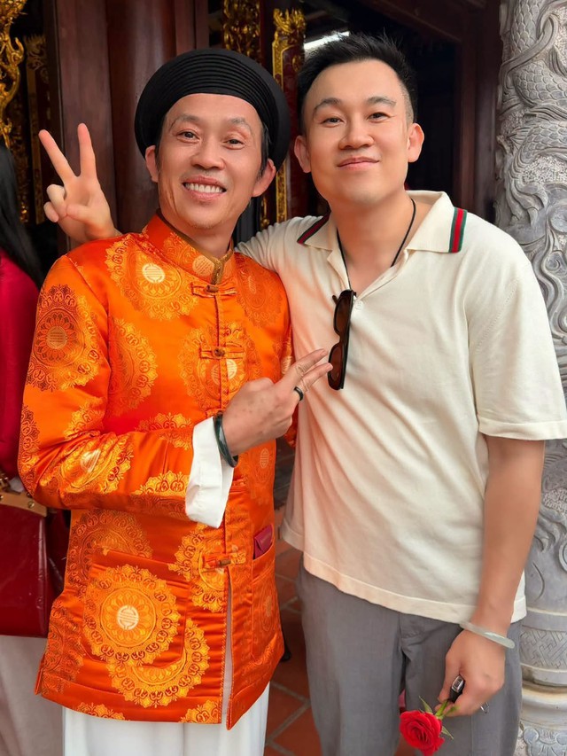NSƯT Ho&agrave;i Linh tươi tắn trong ngay giỗ Tổ nghề - Ảnh 1.