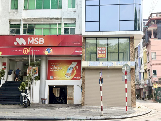 H&agrave;ng loạt mặt bằng &lsquo;v&agrave;ng&rsquo; bỏ trống, biển treo la liệt t&igrave;m kh&aacute;ch cho thu&ecirc; - Ảnh 2.