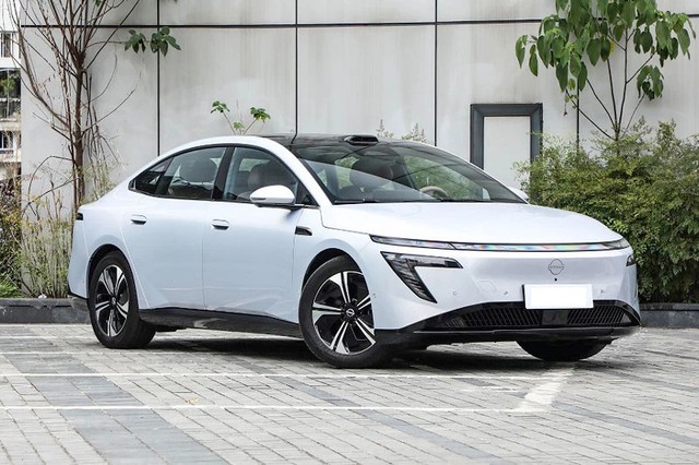 Xuất hiện &ocirc; t&ocirc; điện Nissan gi&aacute; 465 triệu đồng mạnh 268 m&atilde; lực, đi 635 km/lần sạc sẽ b&aacute;n ở Việt Nam? - Ảnh 2.