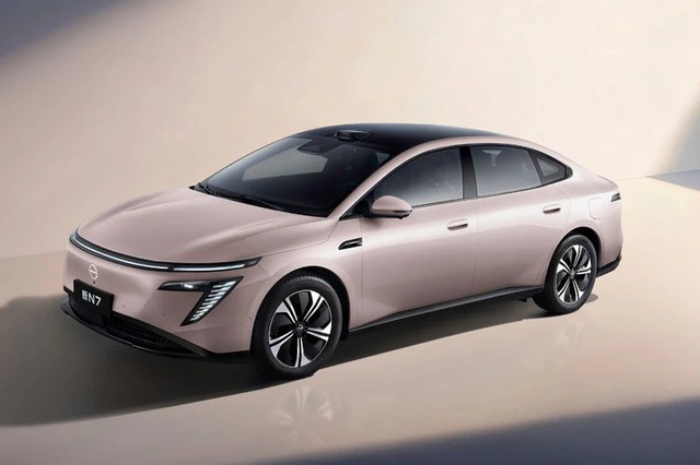 Xuất hiện &ocirc; t&ocirc; điện Nissan gi&aacute; 465 triệu đồng mạnh 268 m&atilde; lực, đi 635 km/lần sạc sẽ b&aacute;n ở Việt Nam? - Ảnh 1.